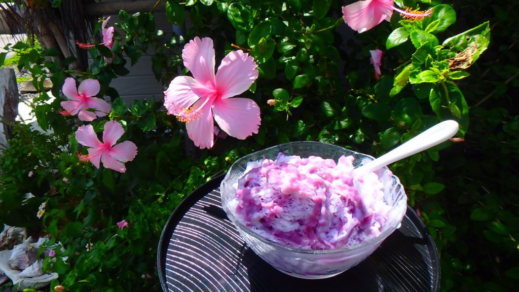 与論島　くるまどうの紫芋かき氷が美味しい