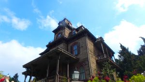 ディズニーランドパリのホーンテッドマンションは怖い
