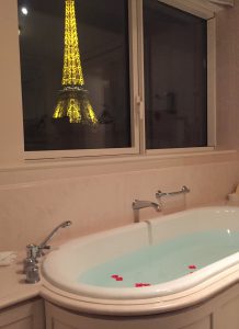 パリでおすすめの高級ホテル　ハネムーンやカップルにも