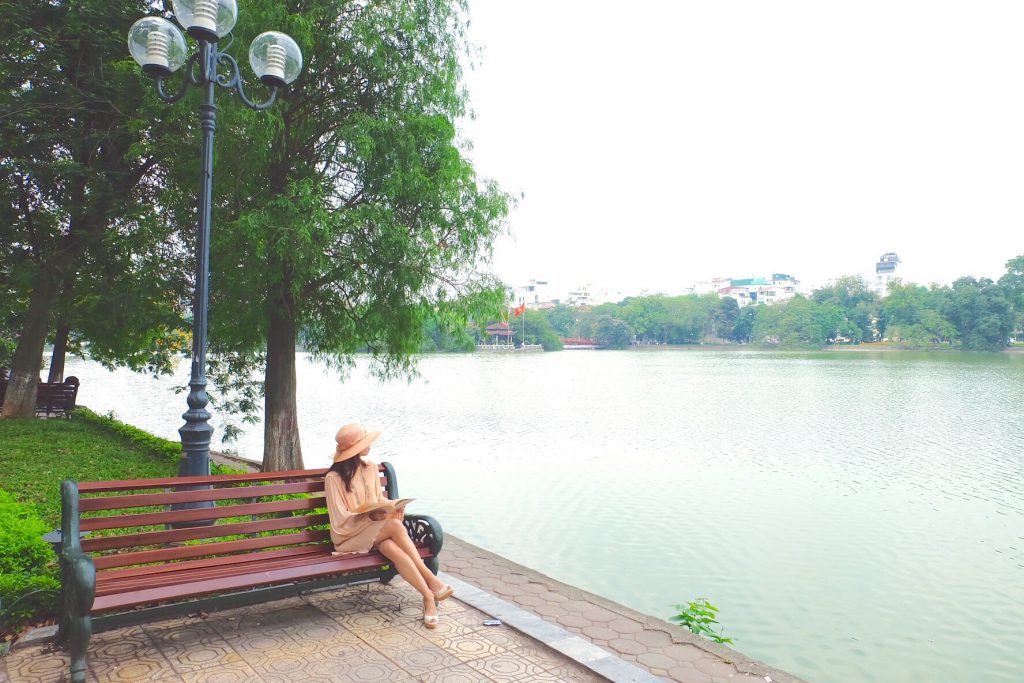 ベトナム　ハノイ　公園でお散歩