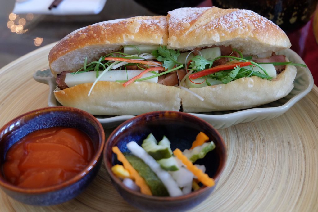 ベトナム　バインミー　パークハイアットのラウンジ