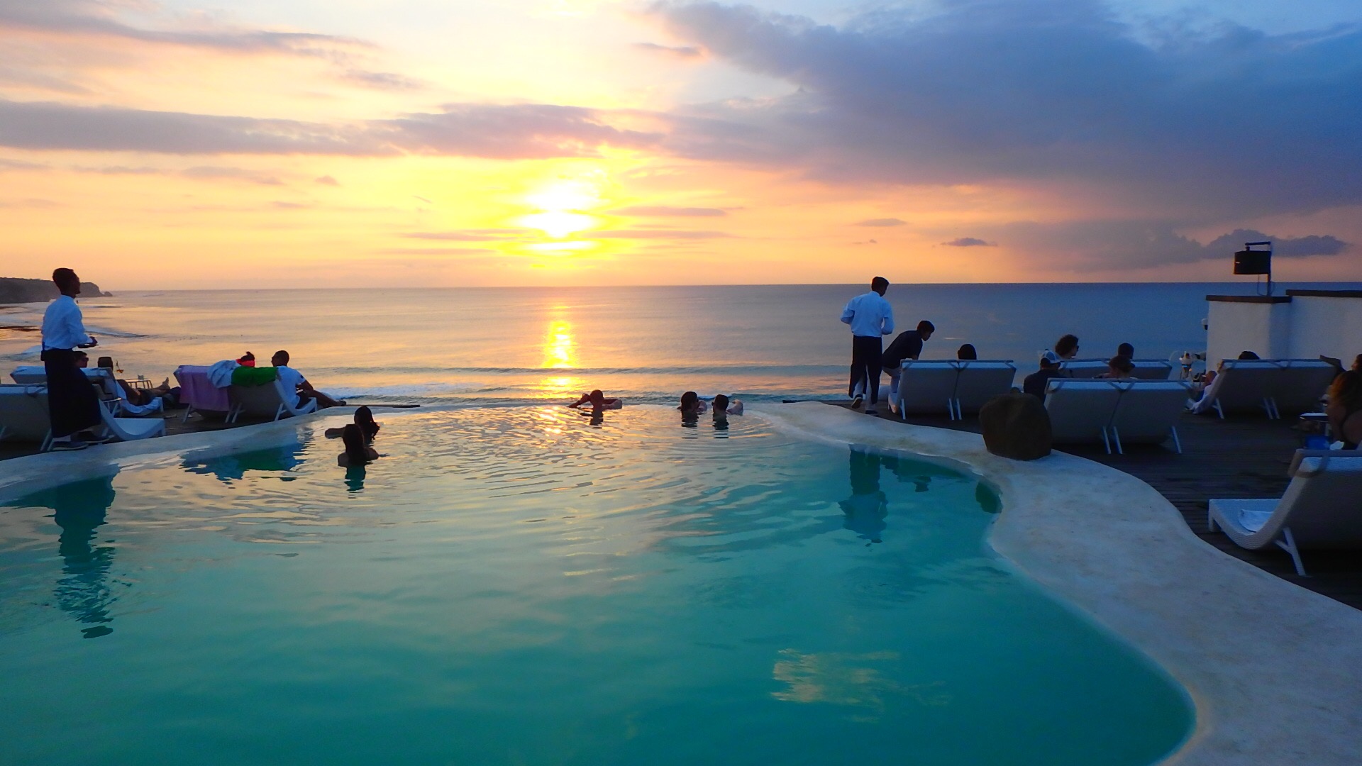 バリ島の絶景サンセット プール付きおすすめレストラン エルカブロン