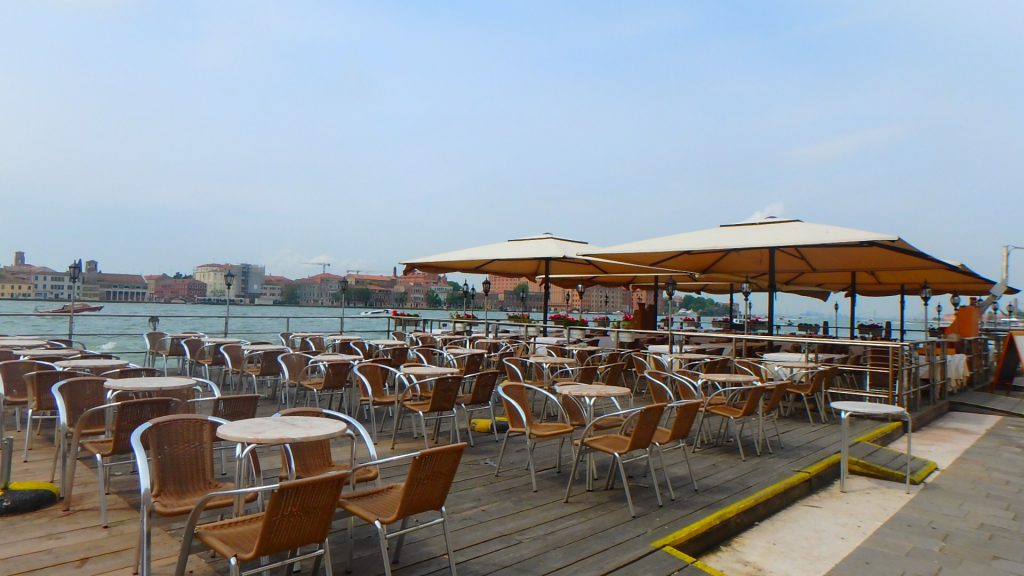 ベネチア レストラン 川沿い