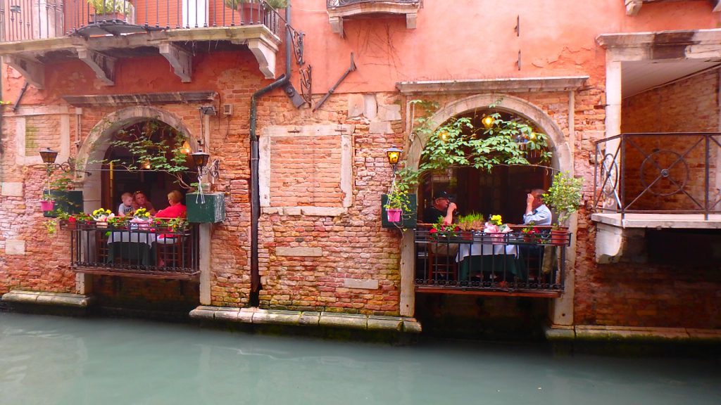 ベネチア テラス席 お洒落