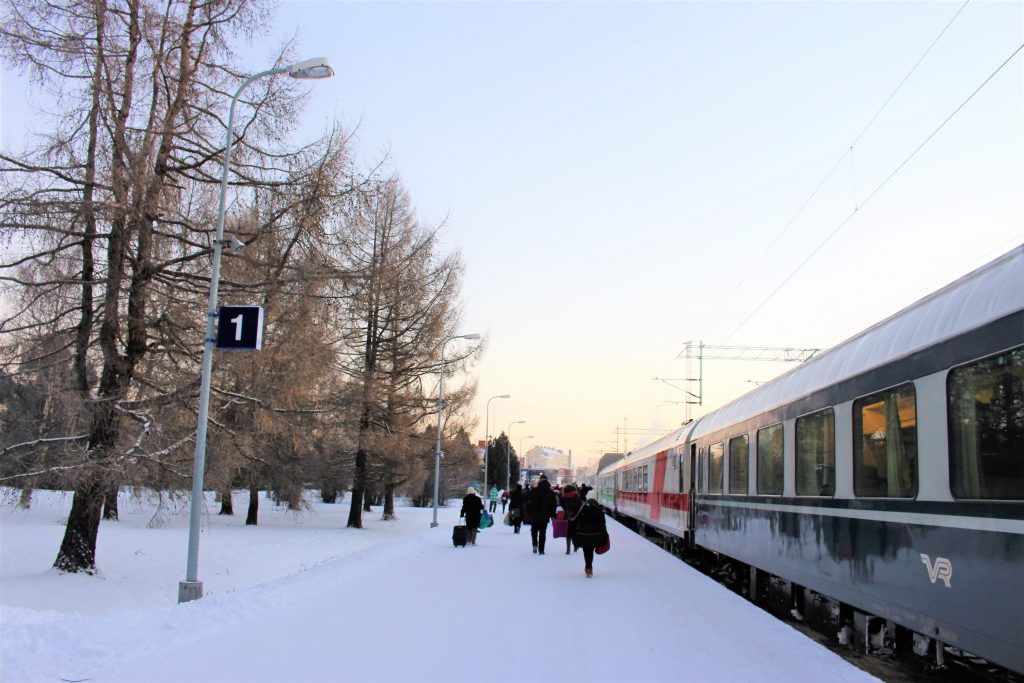 フィンランド　ロヴァニエミ　電車　駅