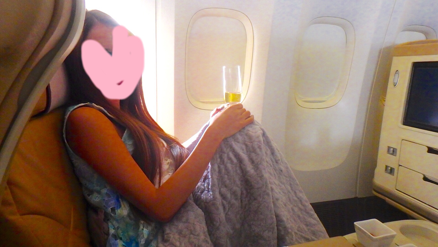 女子 海外旅行の飛行機内での服装 持ち物 私はいつもこれ着てます 絶景in 海外旅行記
