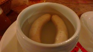 ミュンヘン名物　白いソーセージ　ヴァイスヴルスト（Weißwurst）