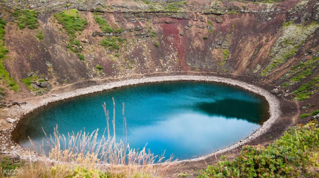ゴールデンサークルの火山湖　ケリズ