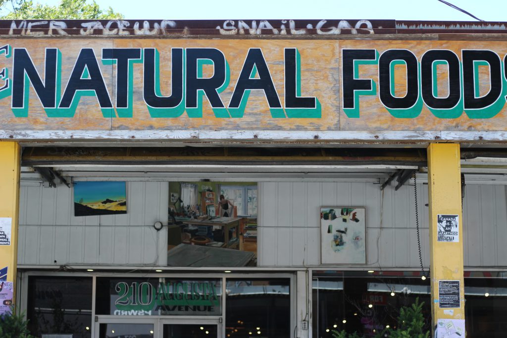 トロントのスーパー 4 LIFE NATURAL FOODS トロントのスーパー 4 LIFE NATURAL FOODS
