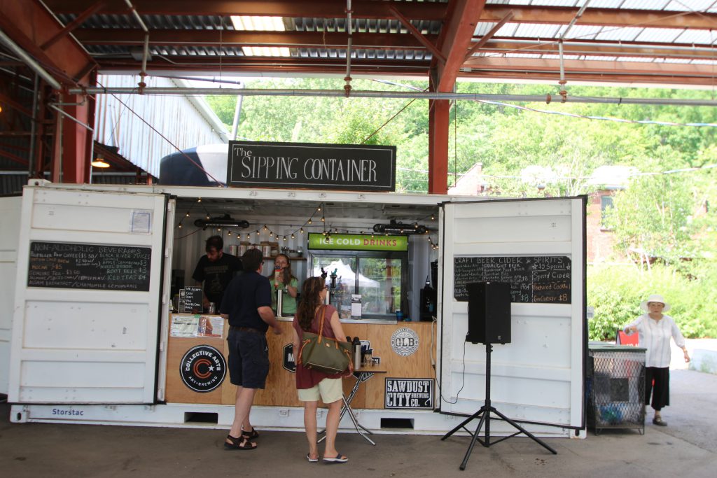 トロントの観光 EVERGREEN BRICK WORKS 市場 トロントの観光 EVERGREEN BRICK WORKS 市場