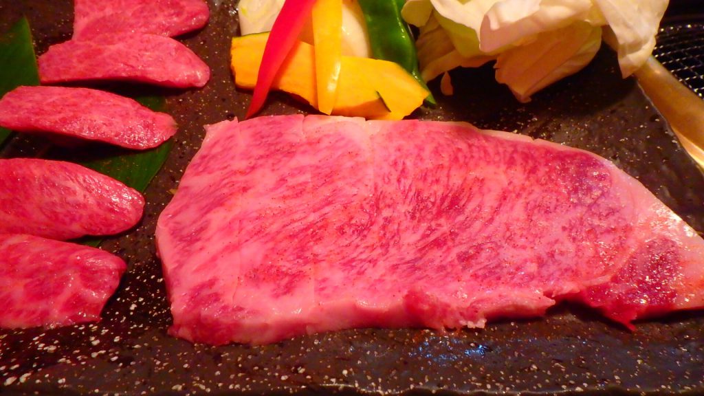 石垣島で石垣牛が美味しい焼肉屋さん　カルビとサーロイン