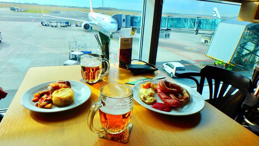 ポーランド航空搭乗記 プラハ ワルシャワ ブダペスト 評判 機内食 絶景in 国内 海外旅行記