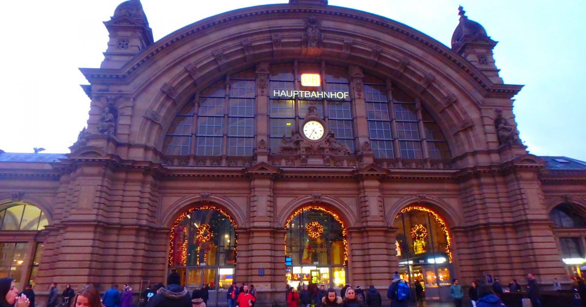 フランクフルト中央駅のフードコートで食事したりぶらぶら散策 旅ブログ 絶景in 海外旅行記