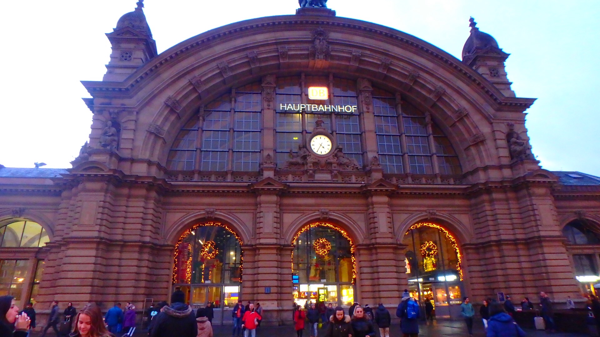 フランクフルト中央駅のフードコートで食事したりぶらぶら散策 旅ブログ 絶景in 国内 海外旅行記