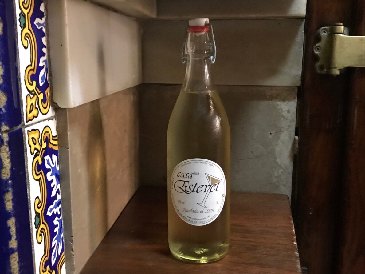 スペイン　バルセロナ　バル　白ワイン