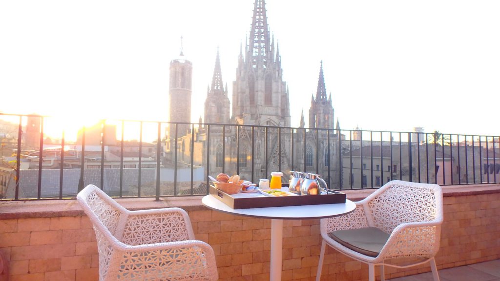 バルセロナで一番おすすめ おしゃれな絶景ホテルのバルコニーで朝食 絶景in 旅行記