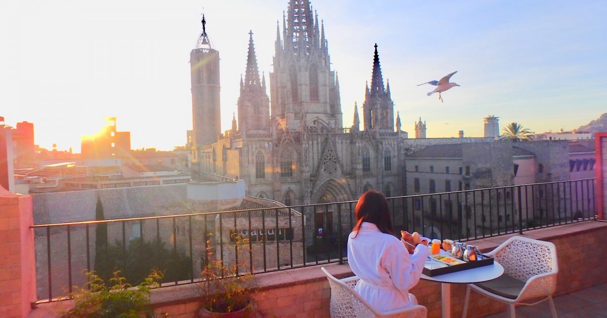 バルセロナで一番おすすめ おしゃれな絶景ホテルのバルコニーで朝食 絶景in 海外旅行記