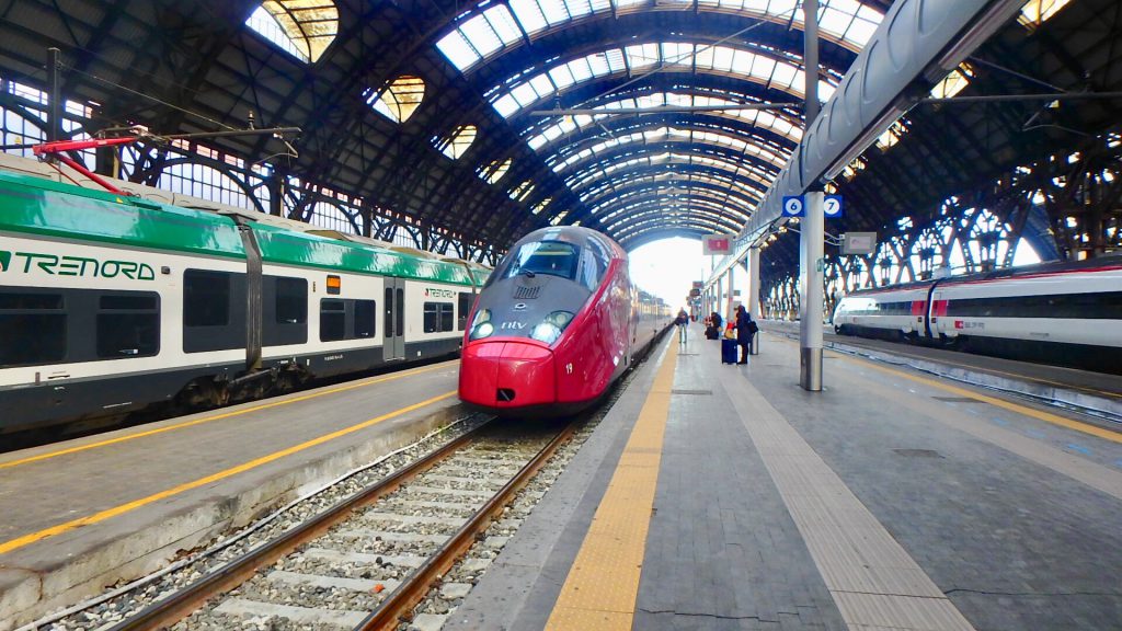 ミラノからローマへ電車移動 イタリアの特急列車イタロ Italo で鉄道旅 絶景in 海外旅行記