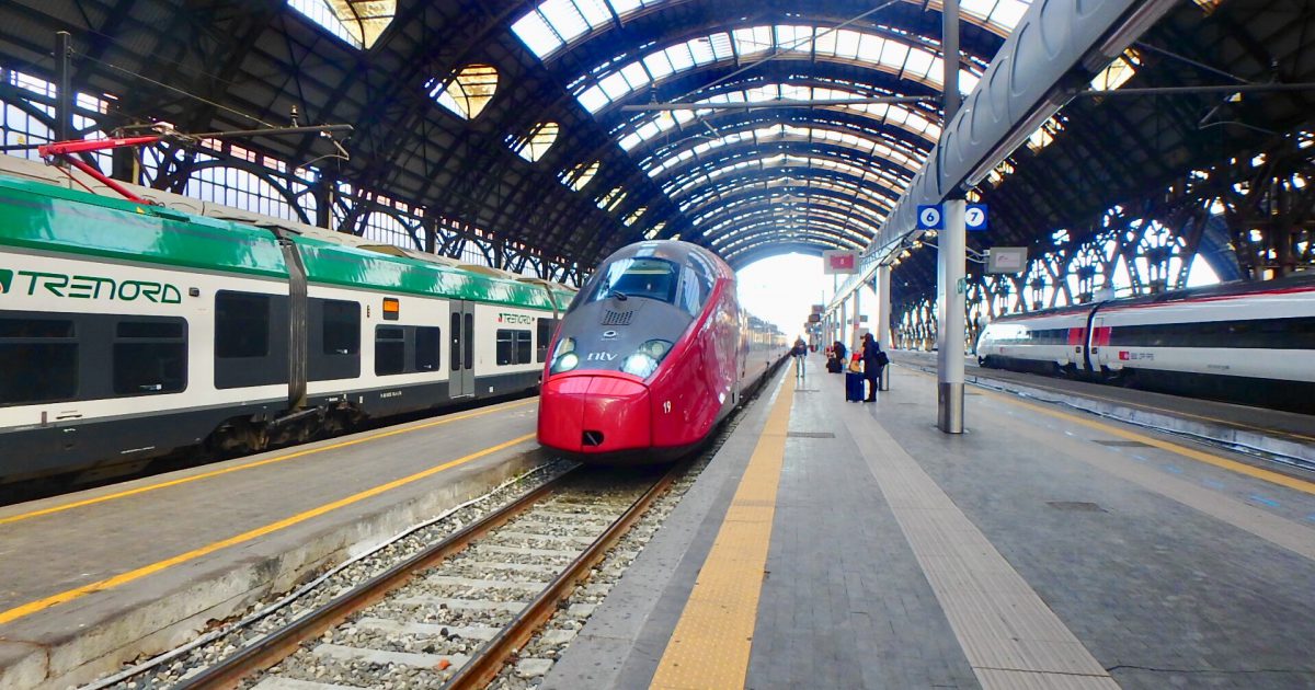 ミラノからローマへ電車移動 イタリアの特急列車イタロ Italo で鉄道旅 絶景in 海外旅行記