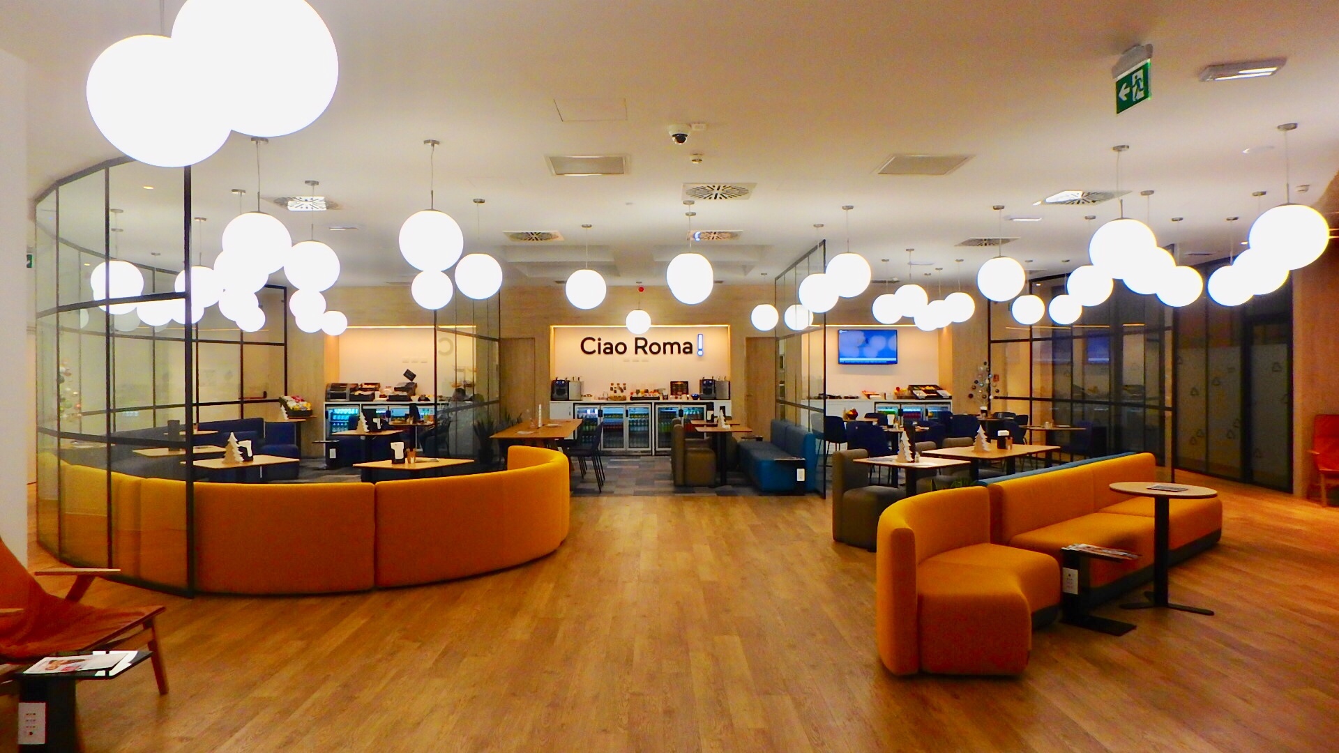 ローマ・フィウミチーノ空港内直結ホテル「Air Rooms Rome Airport」宿泊記 絶景in 国内 / 海外旅行記