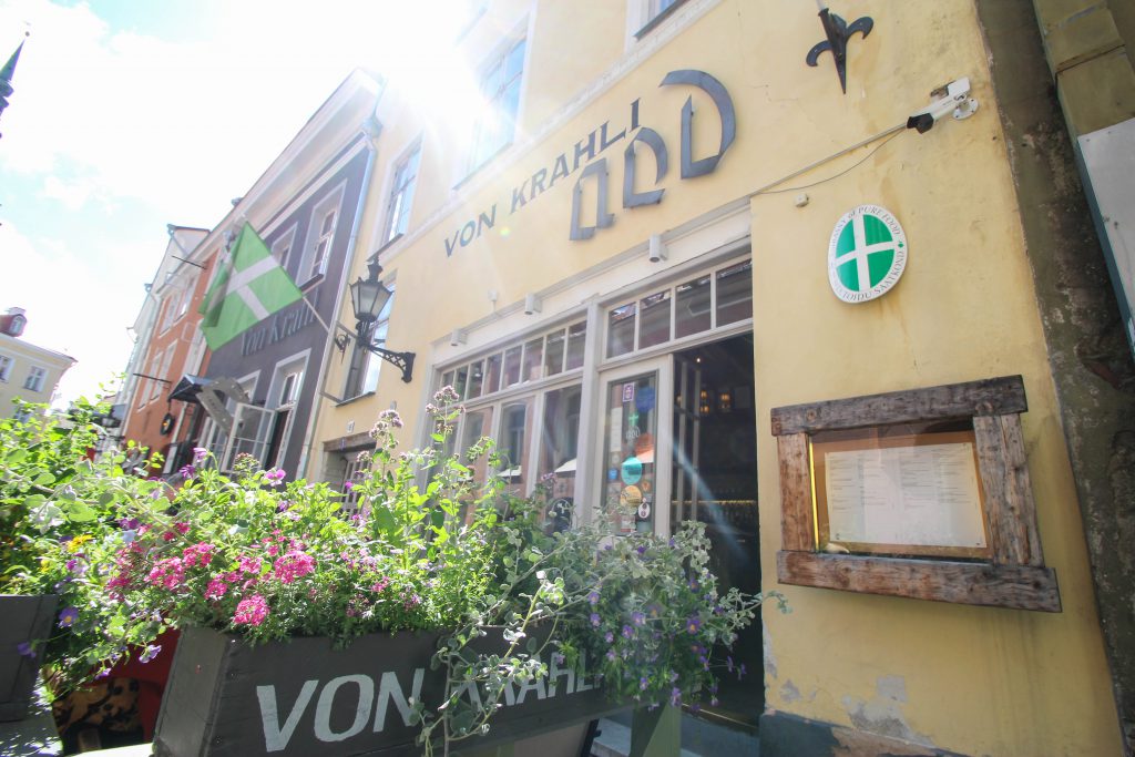 エストニア　タリン　レストラン　Von Krahli Aed
