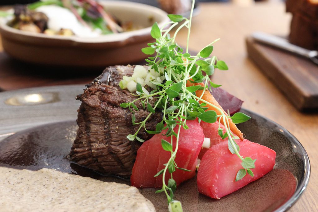 エストニア　タリン　お肉料理