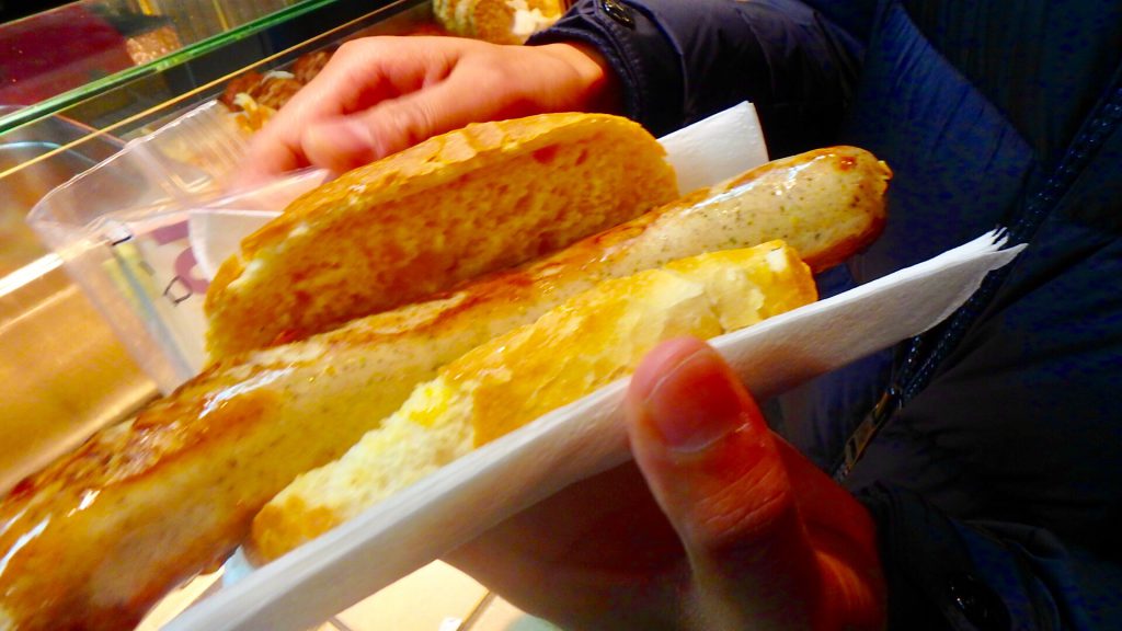 フランクフルト　クリスマスマーケット　食べ歩き　ソーセージ