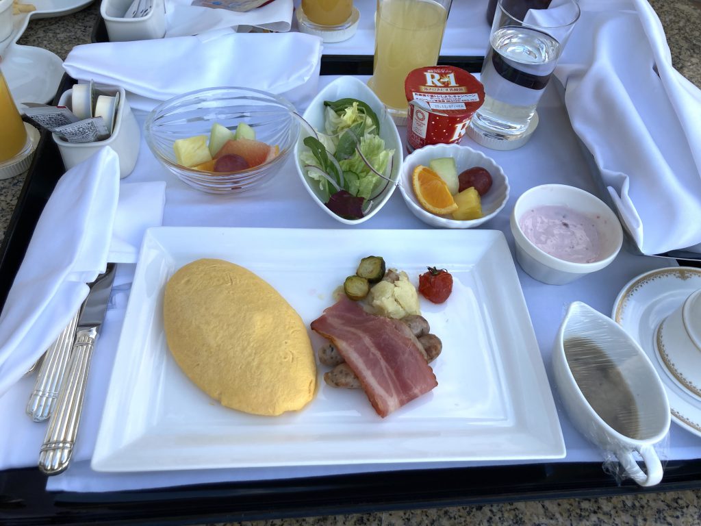 ミラコスタのルームサービス 朝食やケーキ ステーキ丼など絶景in 海外旅行記