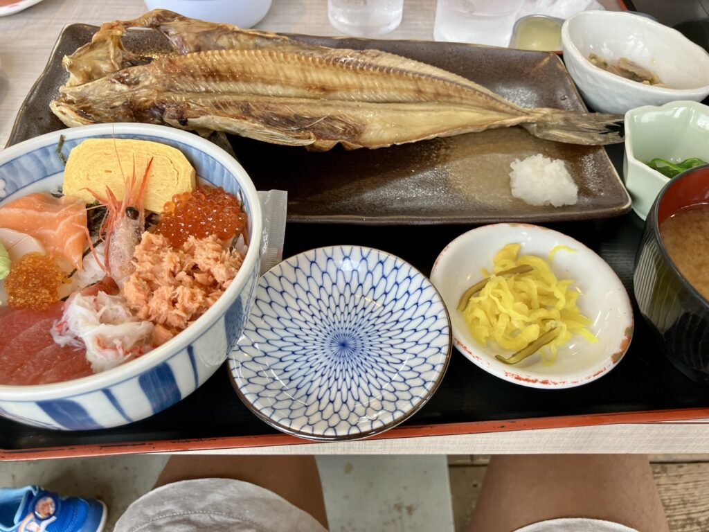 函館 朝市 海鮮丼 安い