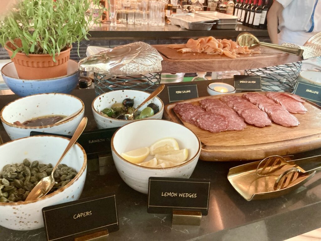 シンガポール　ラウンジ　カクテルタイム