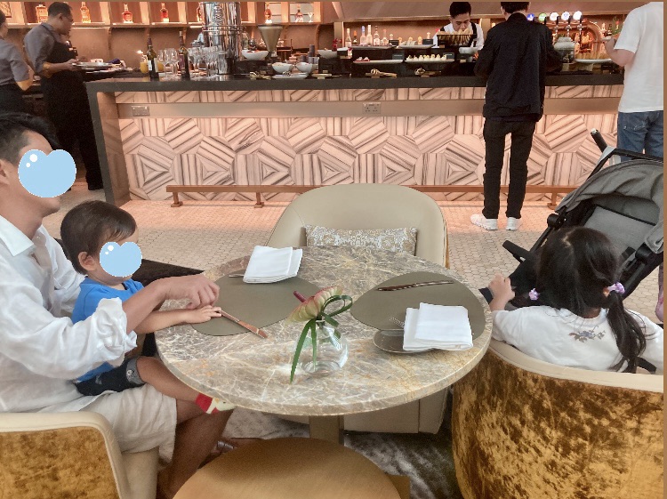 シンガポール　ホテル　ラウンジ　子連れ